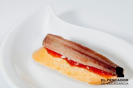 tosta con sardina ahumada